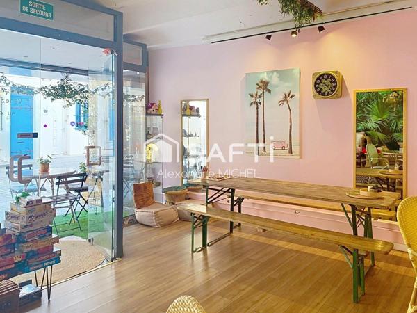 COFFEE SHOP IDEALEMENT PLACE A PROXIMITE DE LA PLAGE