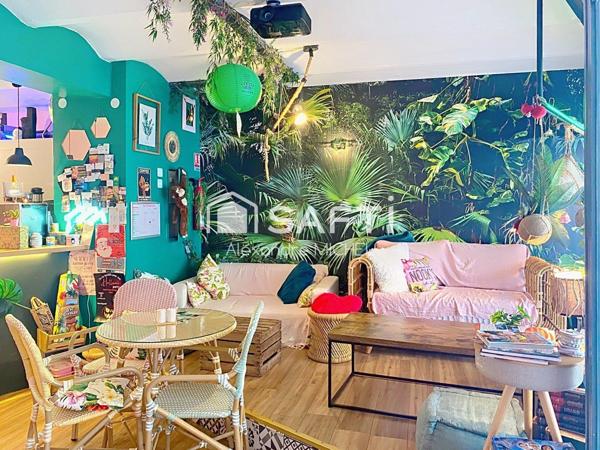 COFFEE SHOP IDEALEMENT PLACE A PROXIMITE DE LA PLAGE