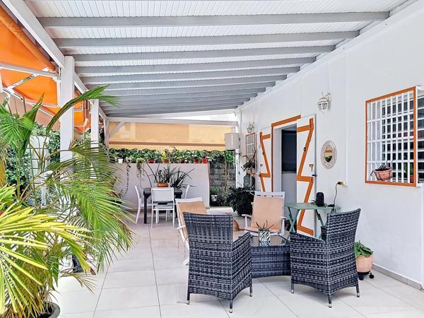 Maison + piscine + bungalow = Le combo parfait à Sainte- Rose🌴