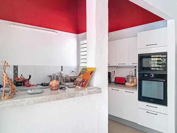 Maison + piscine + bungalow = Le combo parfait à Sainte- Rose🌴