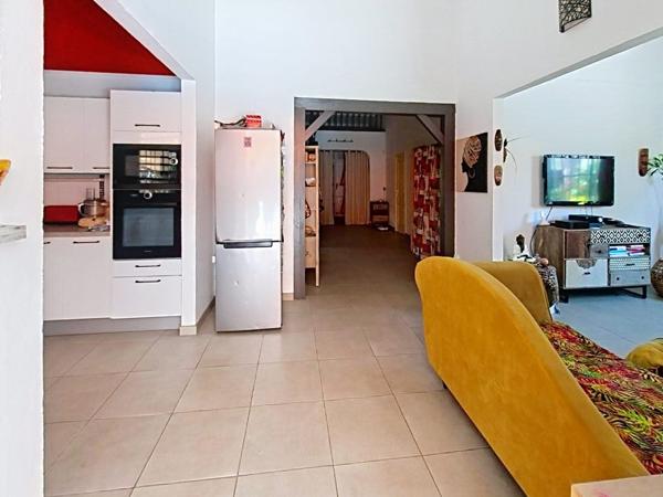 Maison + piscine + bungalow = Le combo parfait à Sainte- Rose🌴