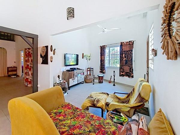 Maison + piscine + bungalow = Le combo parfait à Sainte- Rose🌴