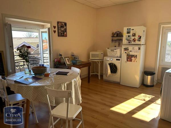 Appartement à louer 2 pièces 52m² Saint-Germain-Lespinasse (42640)