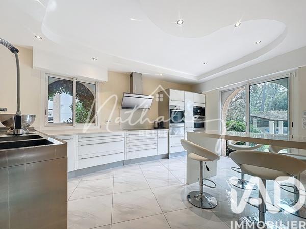 Maison à vendre 13 pièces 550 m² Mouans-Sartoux