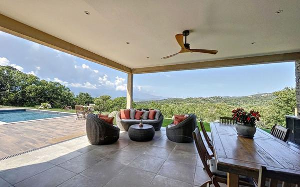 Maison à vendre    7 pièces •  Sotta