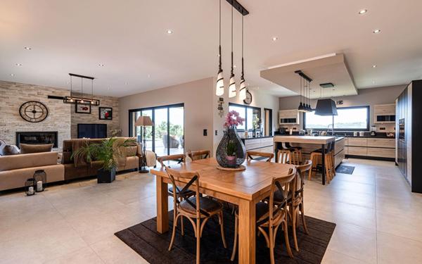 Maison à vendre    7 pièces •  Sotta