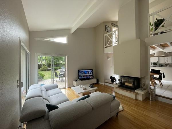 Maison à vendre |  Saint-Jean-d'Illac |  7 pièces | 178 m²