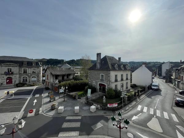 AGREABLE APPARTEMENT DE TYPE T4 AVEC BALCON A RIOM-ES-MONTAGNES Riom-ès-Montagnes (15400)