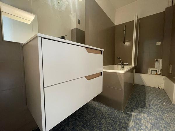 AGREABLE APPARTEMENT DE TYPE T4 AVEC BALCON A RIOM-ES-MONTAGNES Riom-ès-Montagnes (15400)