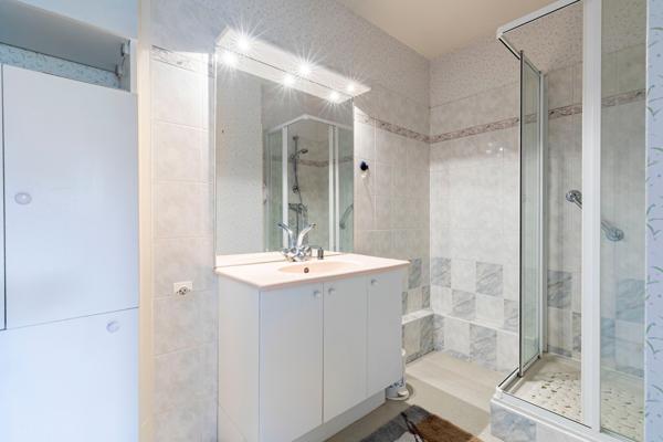 RUEIL-MALMAISON - QUARTIER PLATEAU - APPARTEMENT 76 M² - 2 CHAMBRES - SEJOUR ET SALON - GARAGE - CAVE -