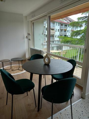 Appartement à louer    2 pièces •  Divonne-les-Bains