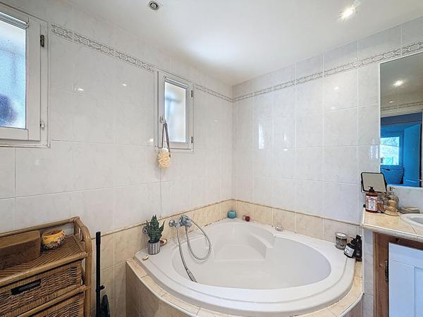 Maison individuelle Peymeinade 5 pièce(s) 107 m2 sur 715 m2 de jardin, calme absolu