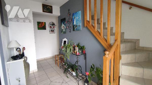 Maison quatre chambres avec terrasse, jardin et garage