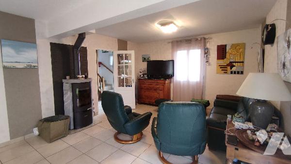Maison quatre chambres avec terrasse, jardin et garage