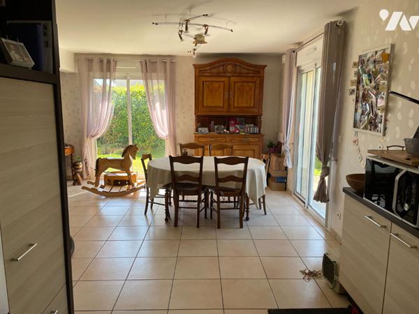 Maison quatre chambres avec terrasse, jardin et garage