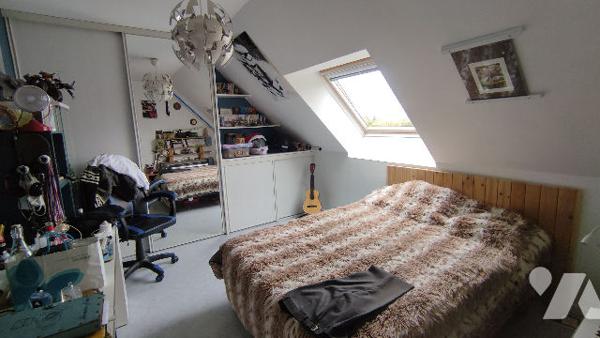 Maison quatre chambres avec terrasse, jardin et garage