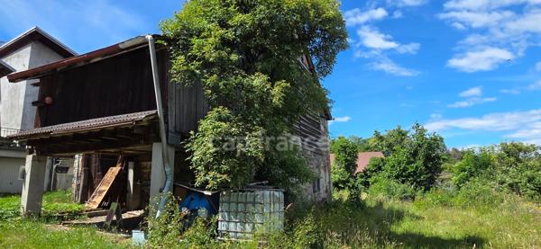 À VENDRE – Grange avec fort potentiel sur terrain à bâtir.
