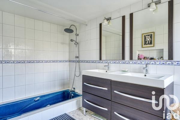 Demeure 10 pièces de 224 m² à Orgeval (78630)