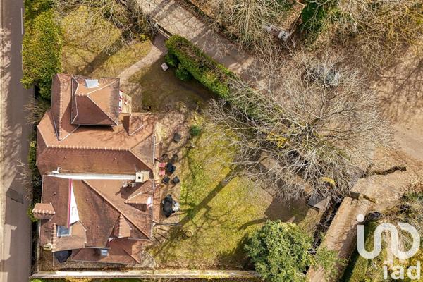 Demeure 10 pièces de 224 m² à Orgeval (78630)