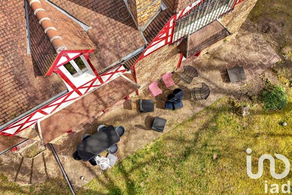 Demeure 10 pièces de 224 m² à Orgeval (78630)