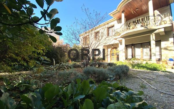 Maison à vendre    7 pièces •  Carpentras