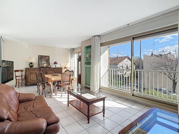 Appartement 4 pièces traversant avec box