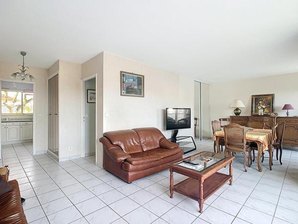 Appartement 4 pièces traversant avec box