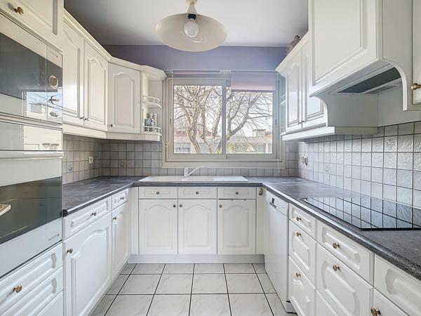 Appartement 4 pièces traversant avec box