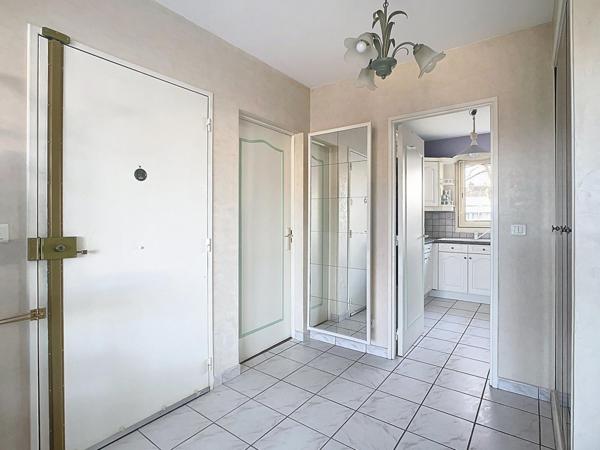 Appartement 4 pièces traversant avec box