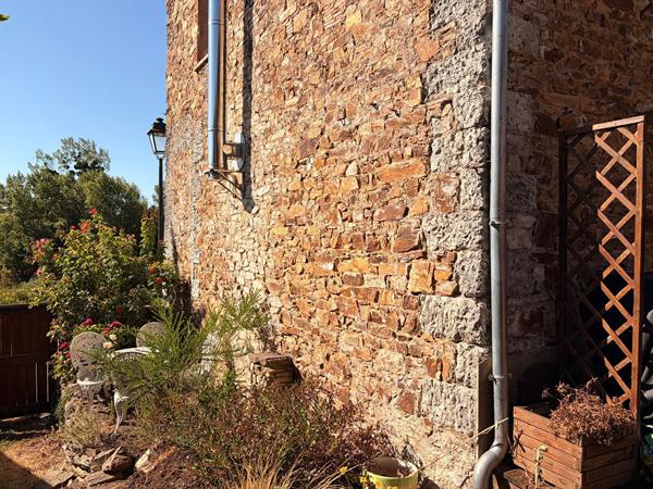 LA VARENNE - Maison de charme en pierre, 3 chambres, jardin, terrasse et cadre de vie exceptionnel à deux pas de la Loire.