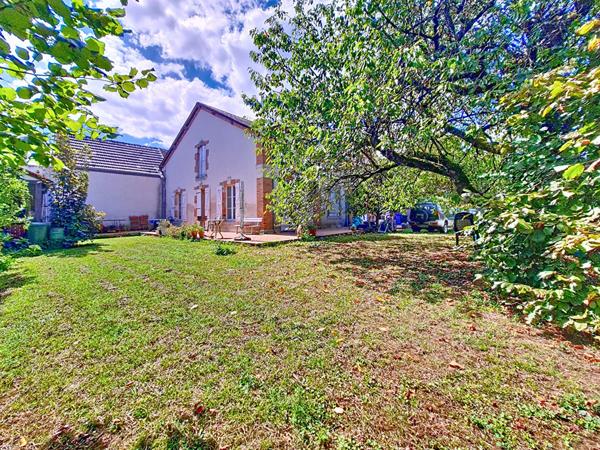 OLIVET BOURG - IMMEUBLE - 3 APPARTEMENTS T2 ET 1 APPARTEMENT T5 - JARDIN CLOS - PLACE DE STAIONNEMENT