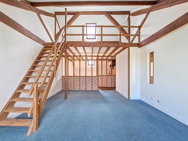 OLIVET BOURG - IMMEUBLE - 3 APPARTEMENTS T2 ET 1 APPARTEMENT T5 - JARDIN CLOS - PLACE DE STAIONNEMENT