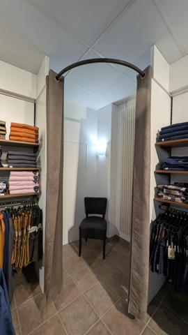 Belle boutique sur un emplacement n°1 bis