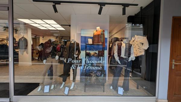 Belle boutique sur un emplacement n°1 bis