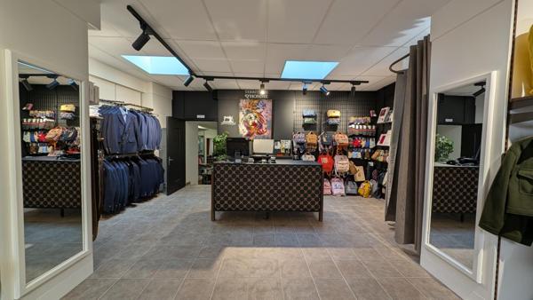 Belle boutique sur un emplacement n°1 bis