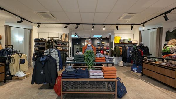 Belle boutique sur un emplacement n°1 bis