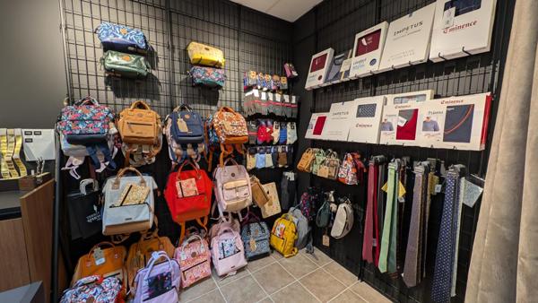 Belle boutique sur un emplacement n°1 bis