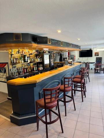 Fonds de commerce guinguette : bar, snack à vendre centre  MONTGERMONT (35)