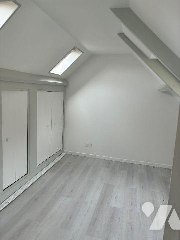 A vendre à sainte savine maison de 1930 rénovée , cette jolie maison vous propose une entrée su...