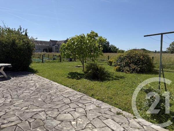Maison à vendre  5 pièces - 81,50 m 2   SAINTES  - 17