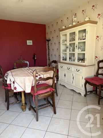 Maison à vendre  5 pièces - 81,50 m 2   SAINTES  - 17