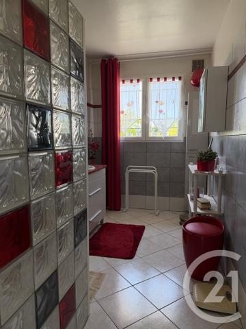 Maison à vendre  5 pièces - 81,50 m 2   SAINTES  - 17