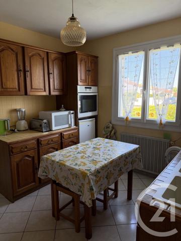 Maison à vendre  5 pièces - 81,50 m 2   SAINTES  - 17