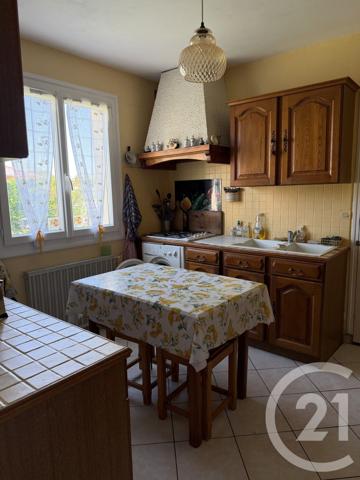 Maison à vendre  5 pièces - 81,50 m 2   SAINTES  - 17