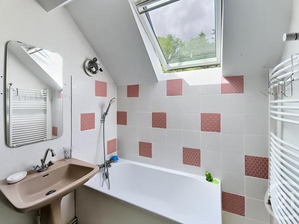Maison à vendre  5 pièces - 141 m 2   MIGNE AUXANCES  - 86