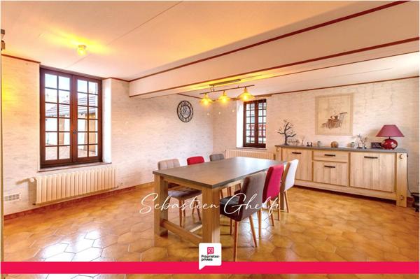 belle maison de plain-pied avec hangar et grand terrain