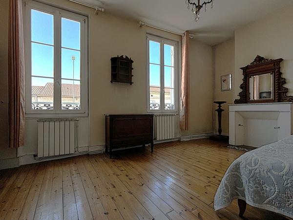 AGEN - Maison 114 m² avec 4 chambres, terrasse, jardin et dépendances.