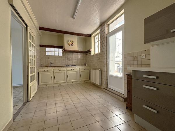 AGEN - Maison 114 m² avec 4 chambres, terrasse, jardin et dépendances.