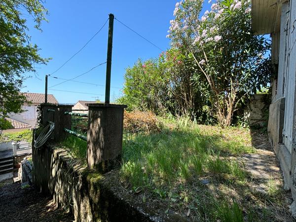 AGEN - Maison 114 m² avec 4 chambres, terrasse, jardin et dépendances.