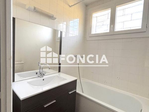 Location Appartement 3 pièces 59.9 m² - RESIDENCE LE CHAMBORD Voiron 38500